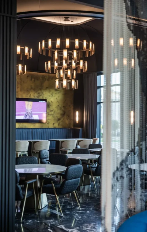 Hotel Cube, Bar