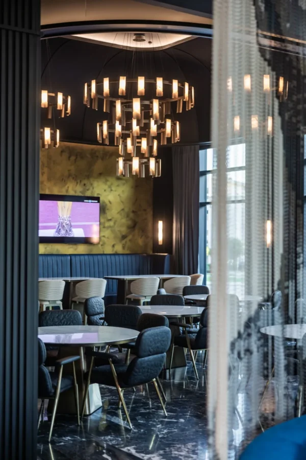 Hotel Cube, Bar